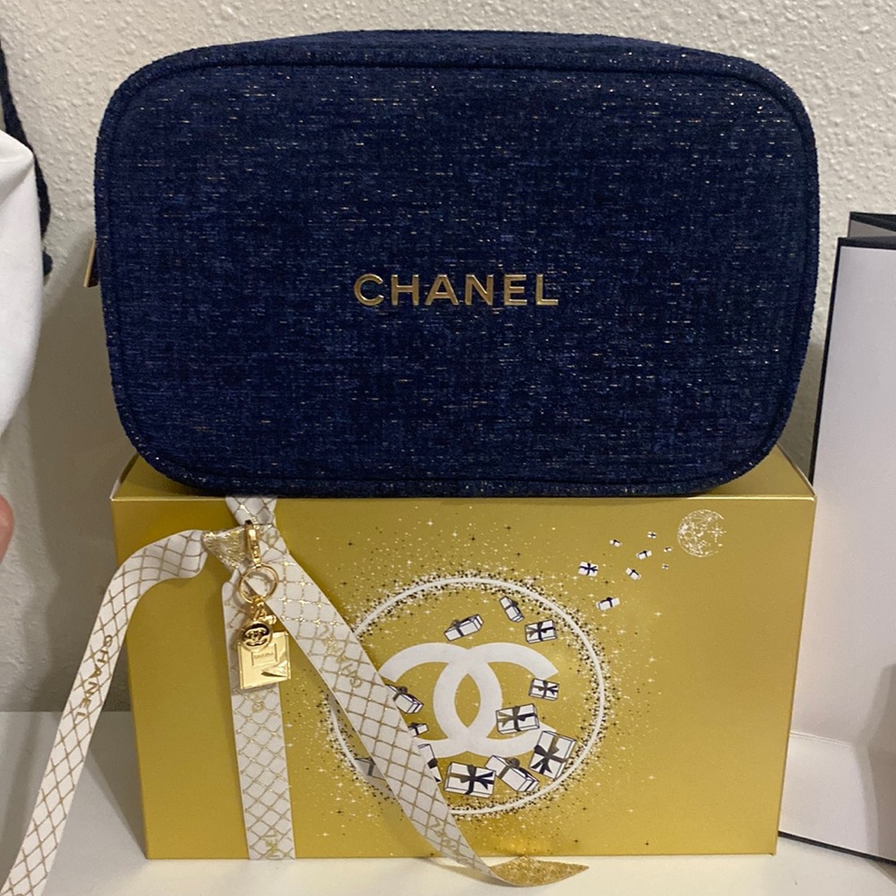 CHANEL Beauty Pouch Holiday 2023